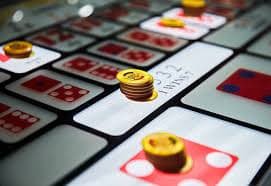 Pengguna mengakses platform sports betting dengan tampilan cepat pada layar smartphone